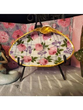 DECOUPAGE CLAM SHELL  